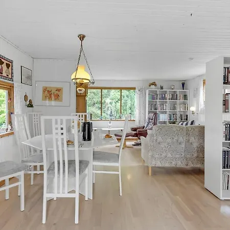 Cozy Home In Faxe Ladeplads With Wifi Fakse Ladeplads