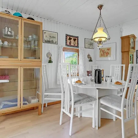 Ferienhaus Cozy Home In Faxe Ladeplads With Wifi Fakse Ladeplads