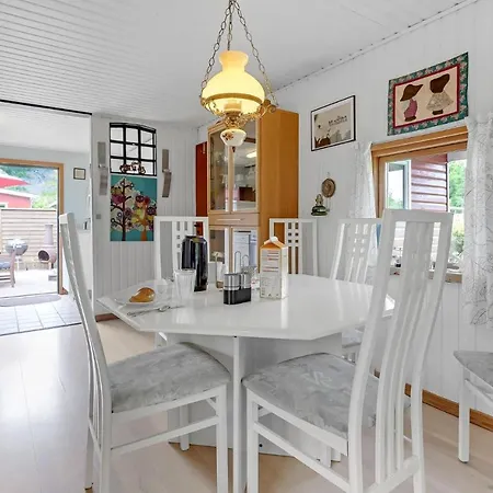 Cozy Home In Faxe Ladeplads With Wifi *